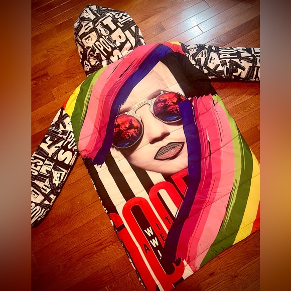 New NWT Winter zippered jacket with hood and embellished woman face size L - Picture 4 of 15